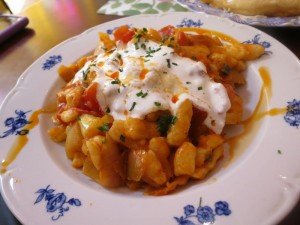 Hungarian noodles with letcho and sour cream