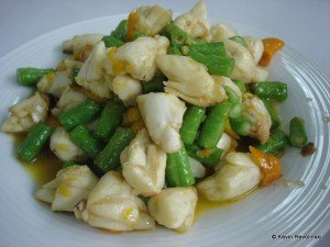 เนื้อปูผัดพริกเหลือง Crab meat and yellow chillies stir- fry