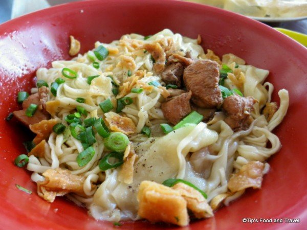 Flour noodle with dumpling (Salad) Chicken/Pork