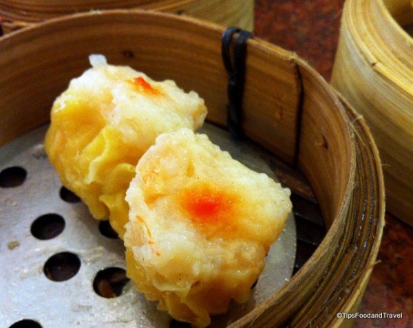 Steamed shrimp dumpling (Kanom jeep goong/ ขนมจีบกุ้ง)
